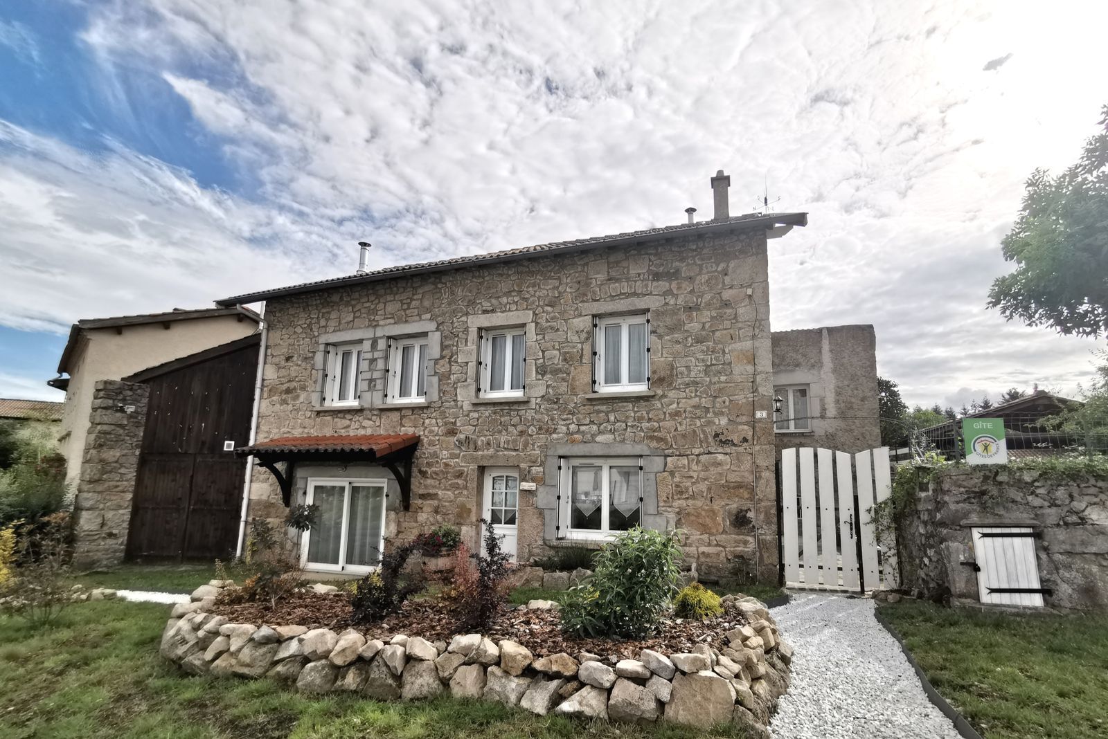 Gîte pour 6 personnes : ''L'enclos de campagne''  