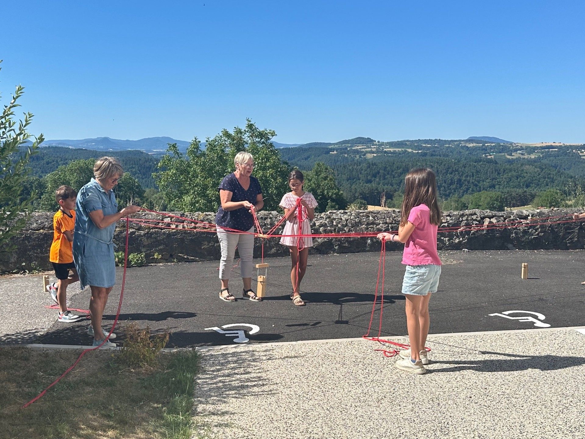 Jeux de société à la médiathèque : un moment convivial pour petits et grands 